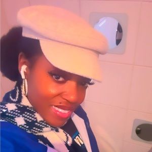 Meet your Posher, Denyse